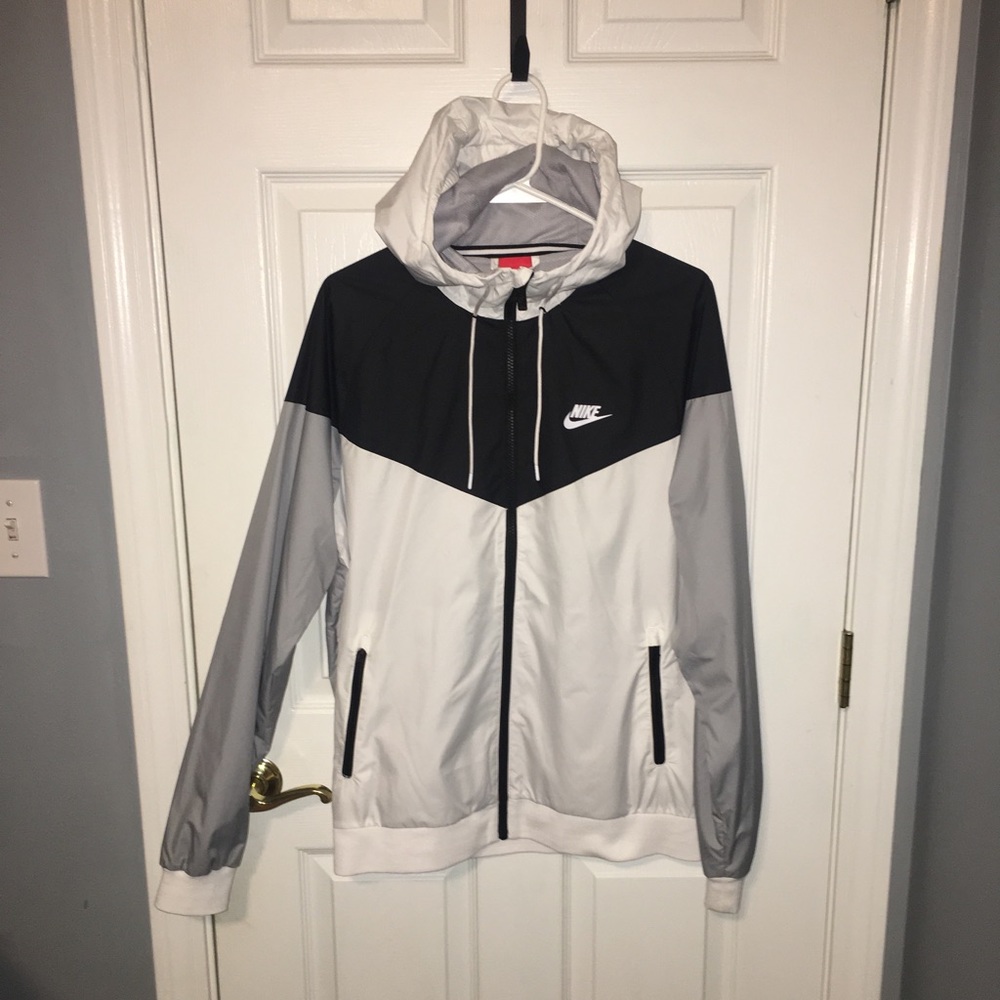 Nike Men's Medium Windrunner Colorblocked Jacket